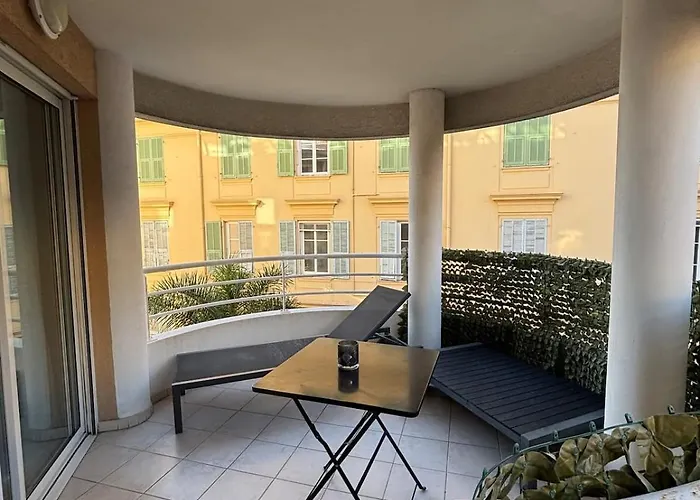 Debussy One Bedroom Apartment With A Balcony