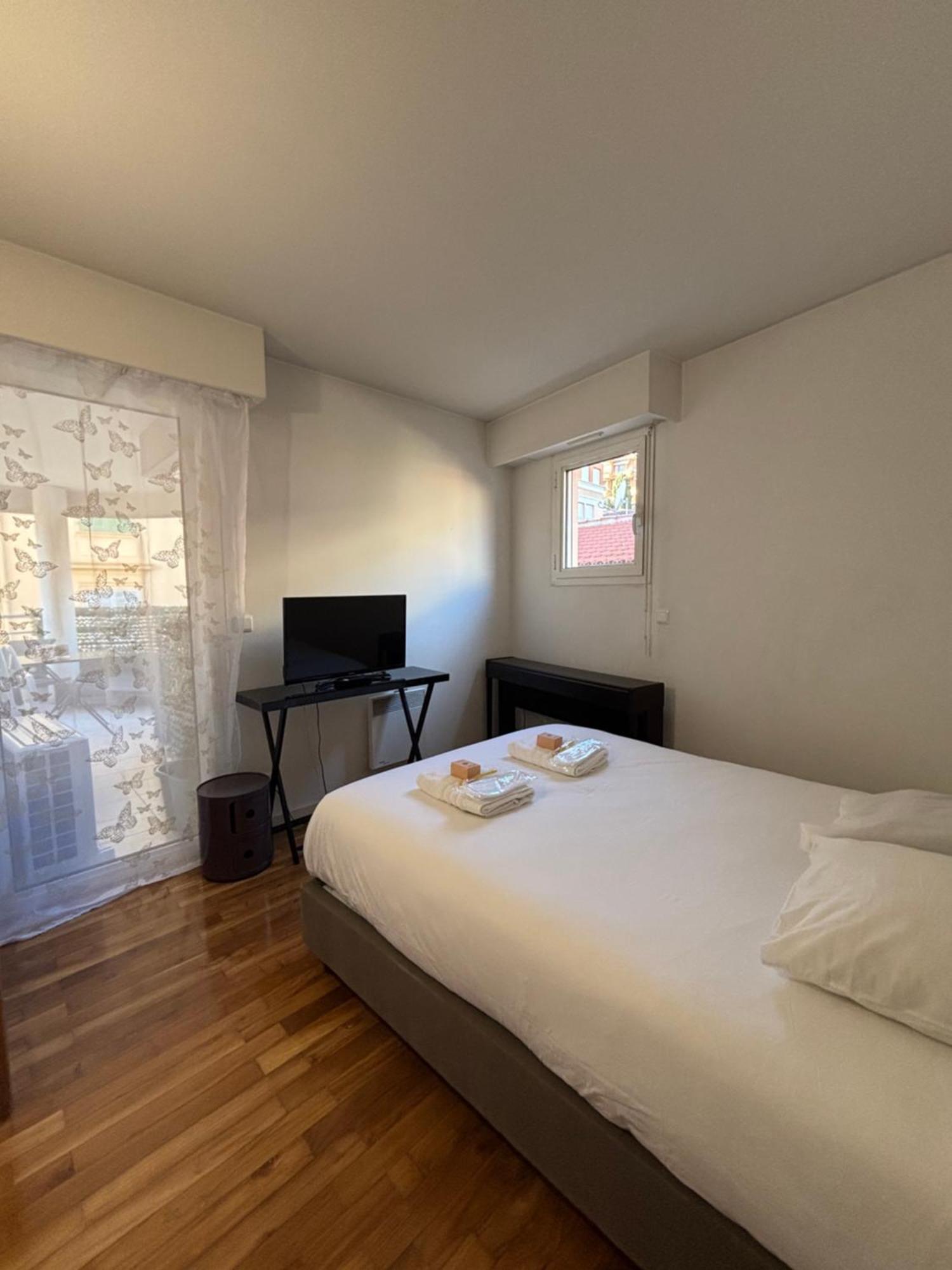 Debussy One Bedroom With A Balcony Apartment
